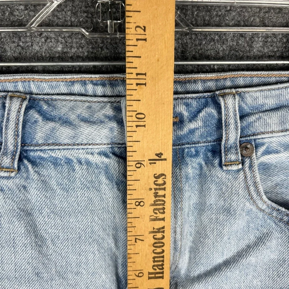 American Eagle‎ Mom Jeans Womens 4 Light Wash Blue Strigid High Rise Tapered Leg